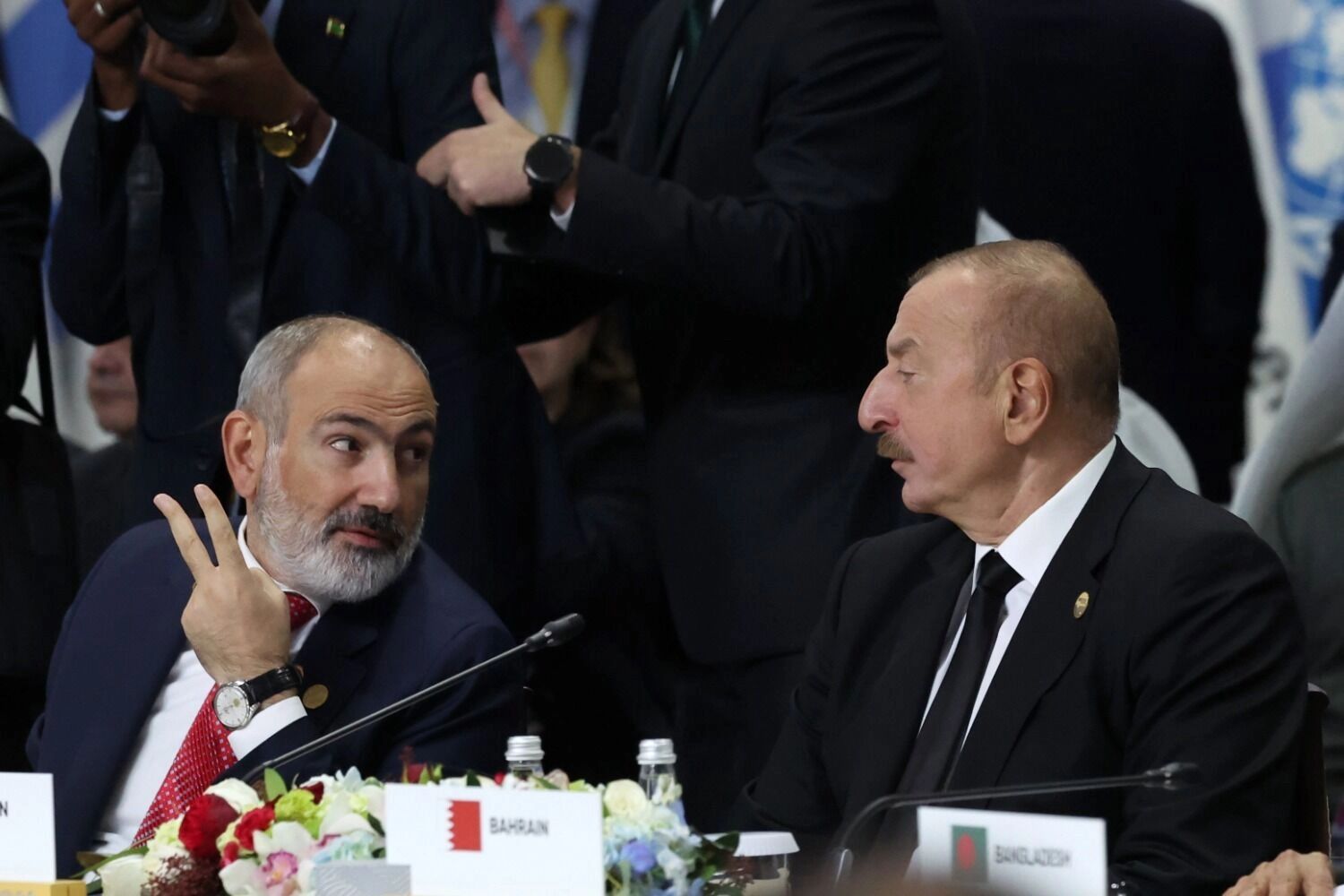 Премьер-министр Армении Никол Пашинян и президент Азербайджана Ильхам Алиев