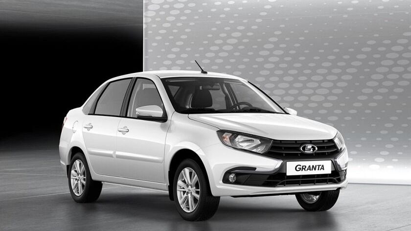 Никто не хочет покупать Lada Vesta. Причины обвала продаж у АвтоВАЗа в августе-2025