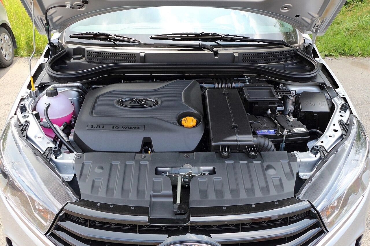 Под капотом кроссовера Lada окажутся модернизированные версии двигателей объемом 1,6 и 1,8 л.