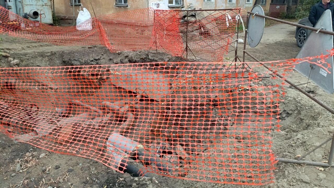 Ямы, обнесенные красной сеткой, приходится наблюдать в&nbsp;последние месяцы многим омичам