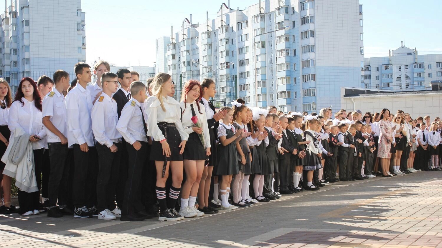 Белгородцы встретили новость о&nbsp;школьной форме неоднозначно: некоторые просят оставить просто деловой стиль в&nbsp;одежде