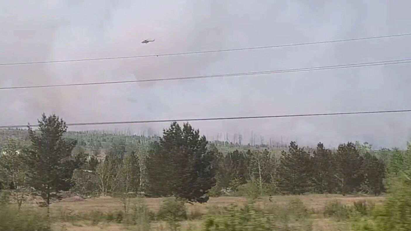 Пожар на территории воинской части в Забайкалье тушат с вертолета