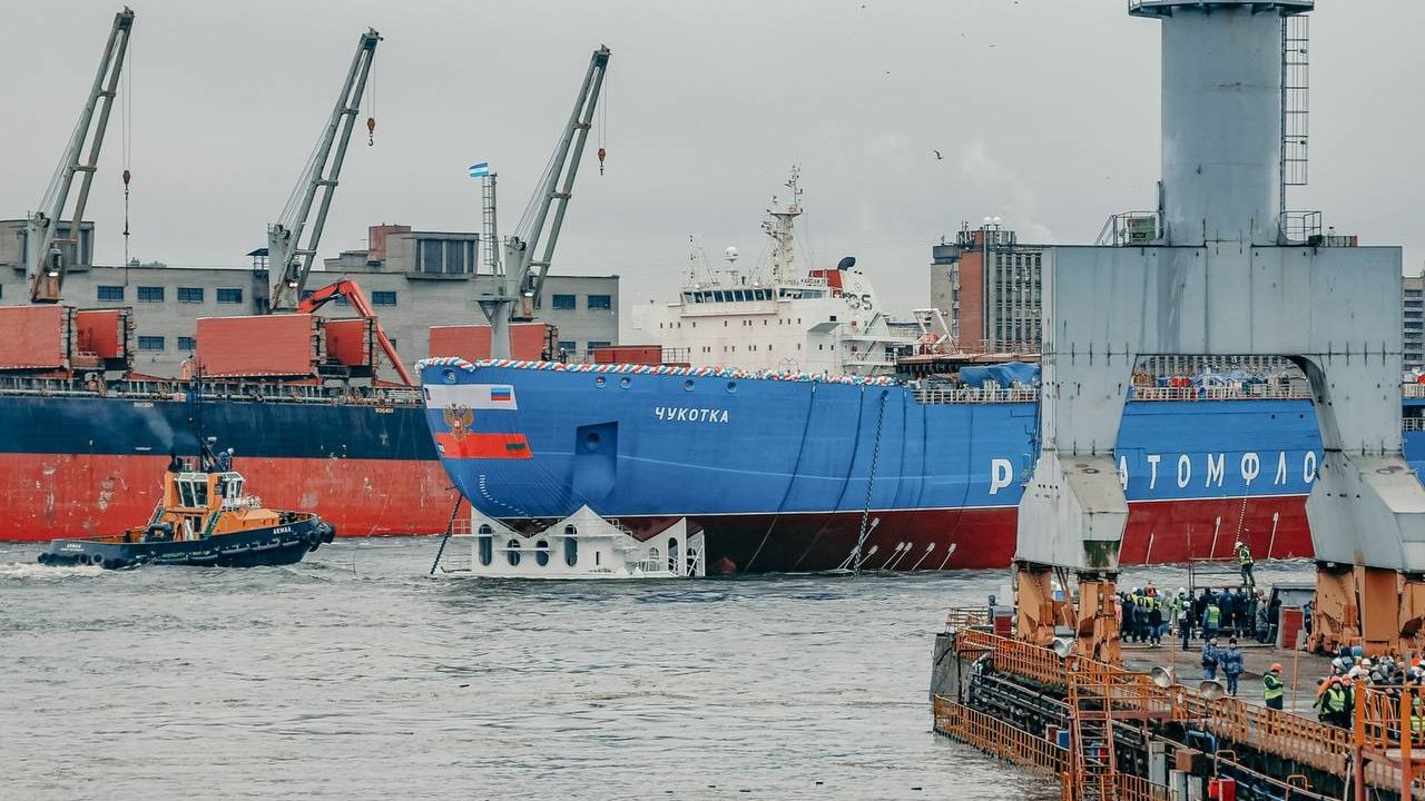 Путин дал старт строительству в Петербурге атомного ледокола «Сталинград»