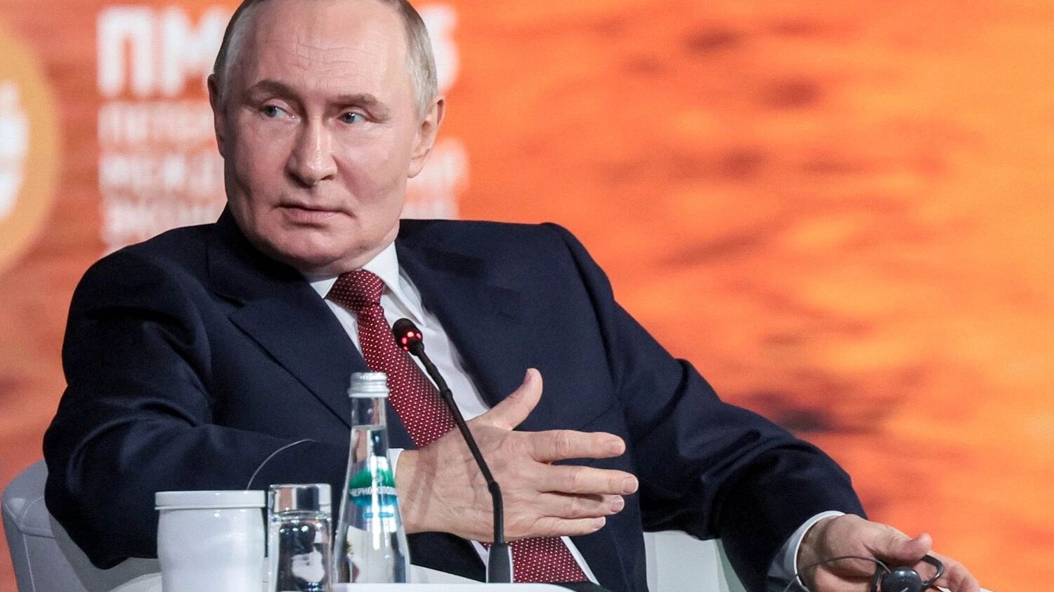 Президент России Владимир Путин заявил, что вопреки сложностям, Валовый внутренний продукт (ВВП) РФ ежегодно растет