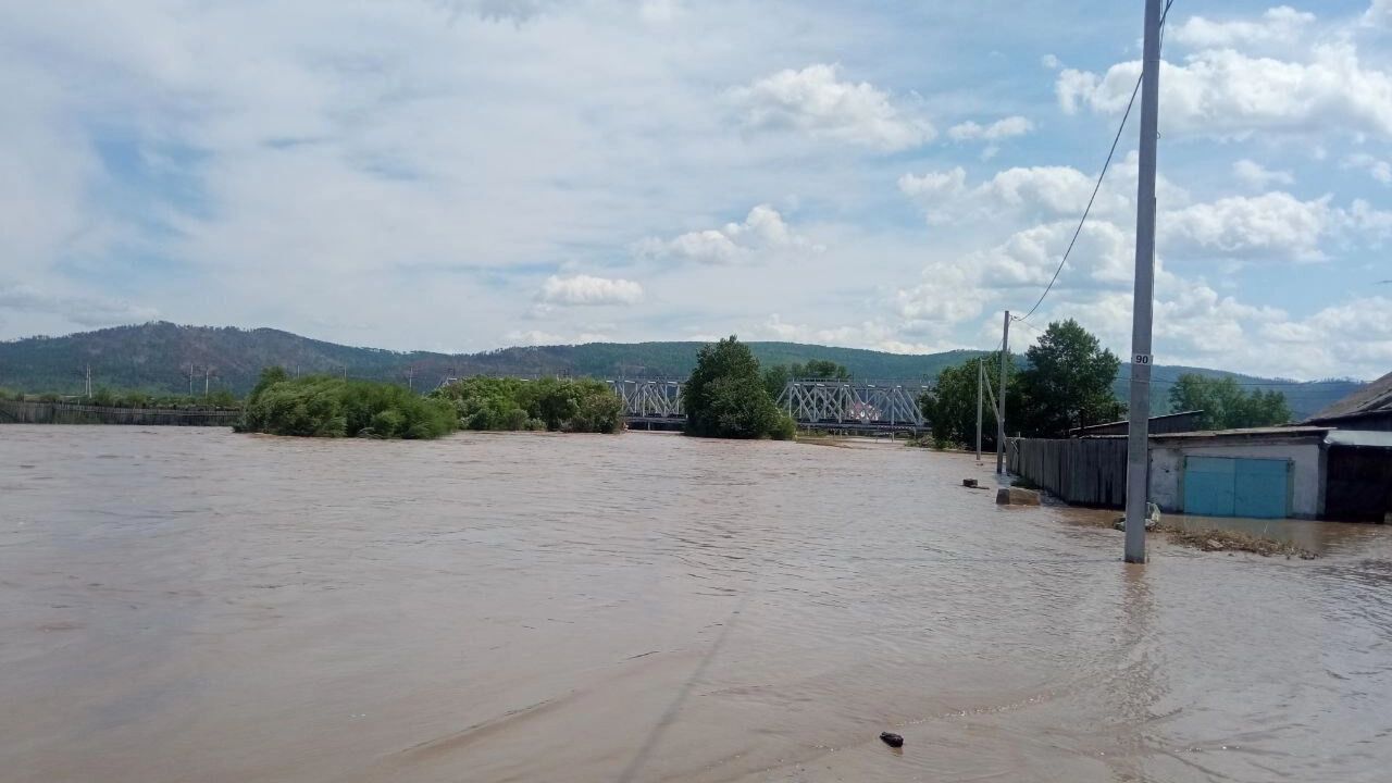 Residents of Urulga showed a flood in the village
