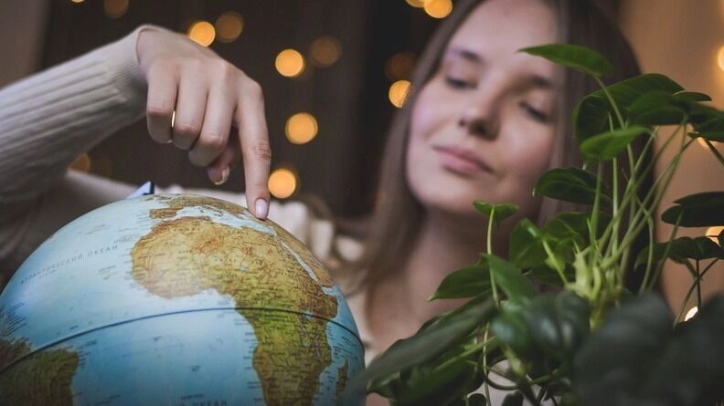 Отдыхаем за границей: куда и почему массово уезжают россияне этим летом