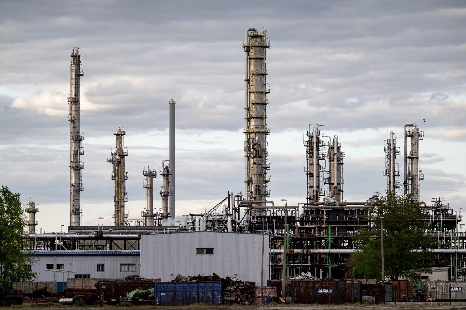 Кто купит российскую нефть? Как изменится мировой рынок после новых санкций США