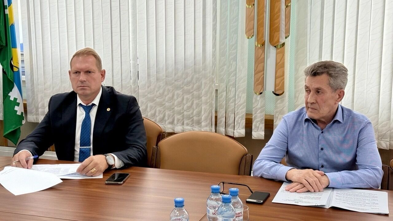 Сергей Зайцев справа