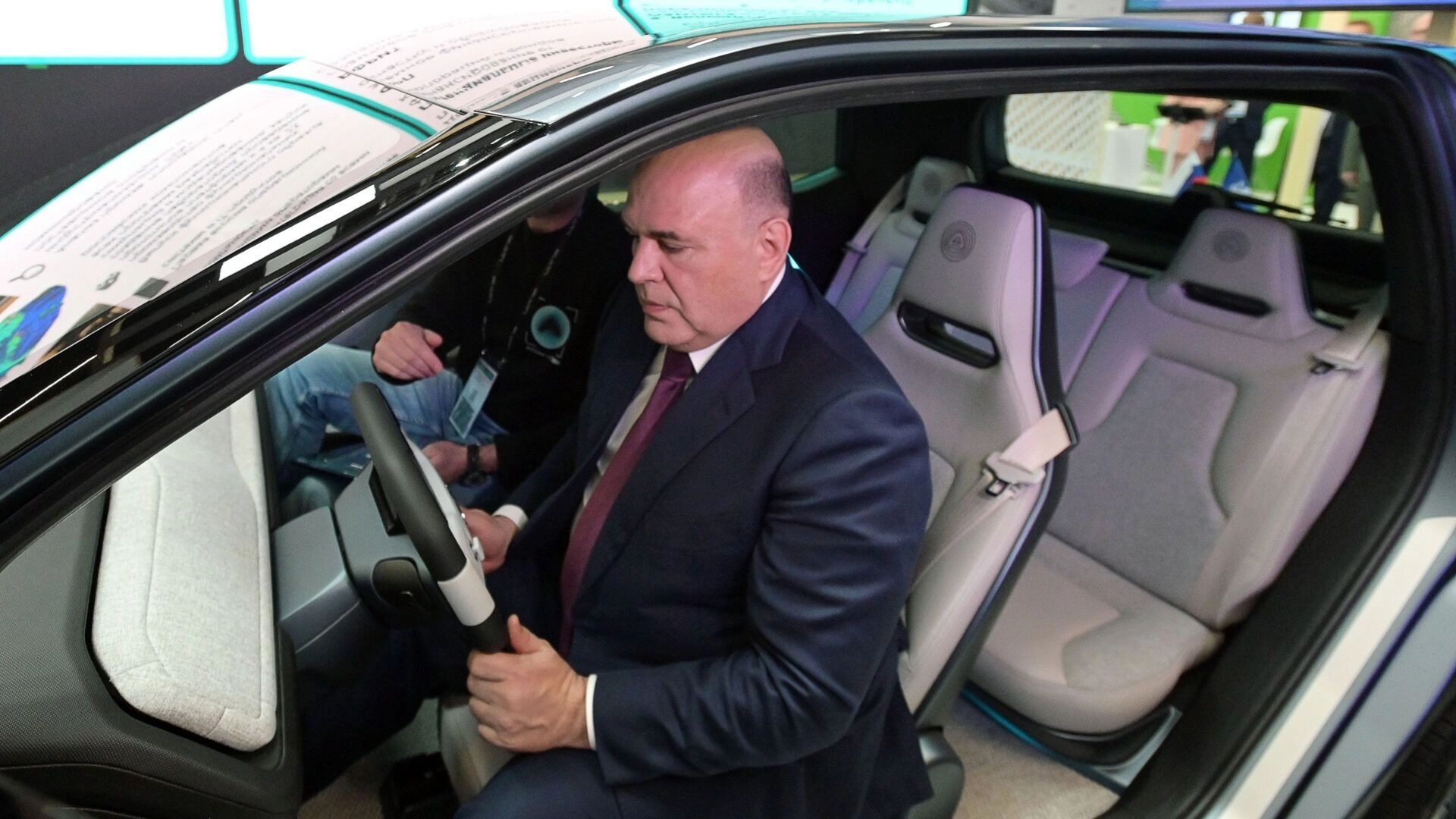 Премьеру Мишустину не понравился китайский руль