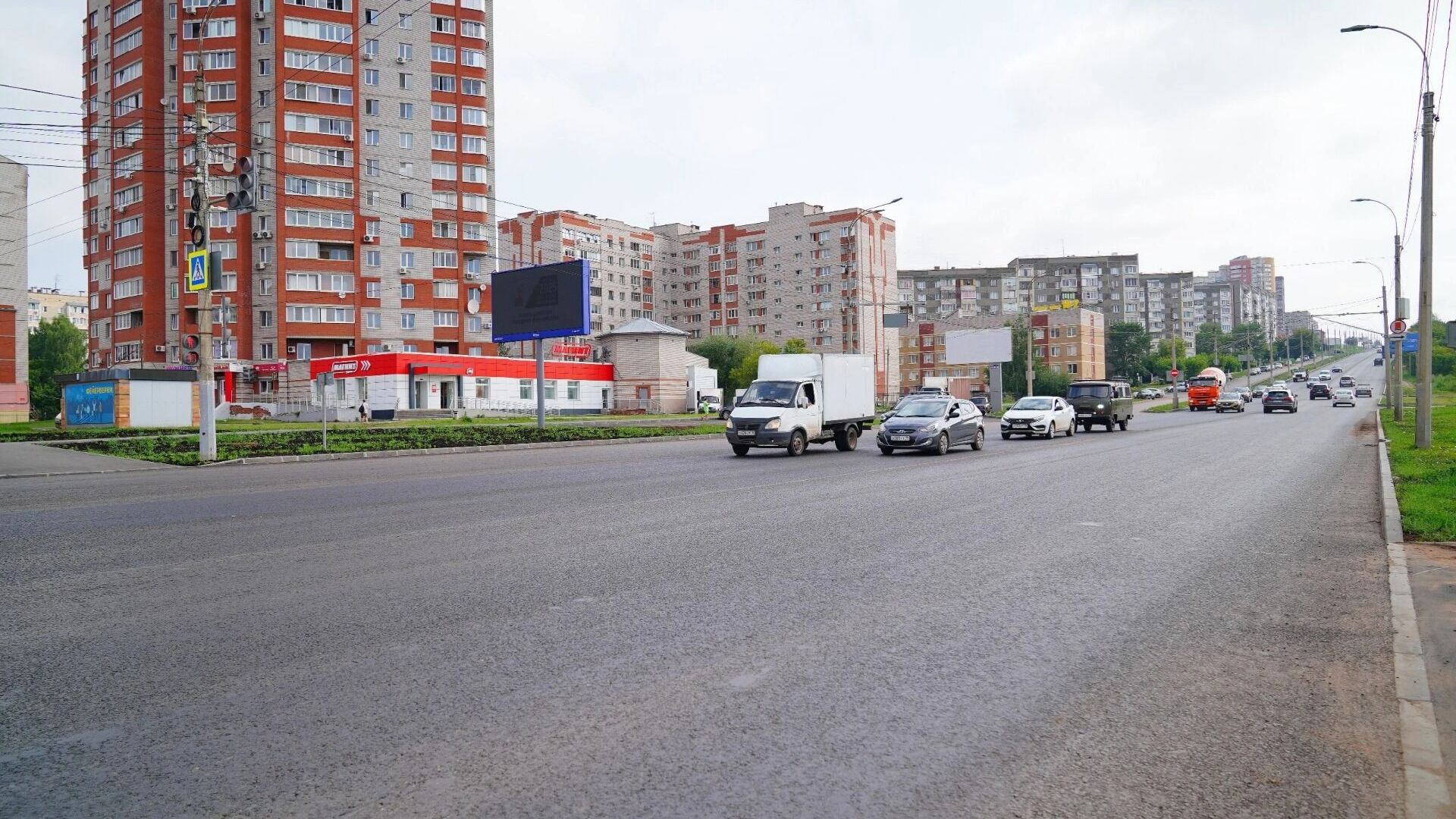 Новый асфальт появился на нескольких улицах Ижевска