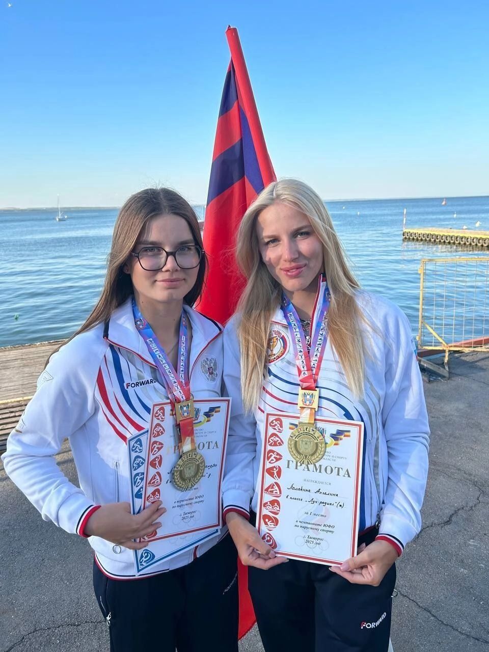 Сёстры Ломакины на пьедестале