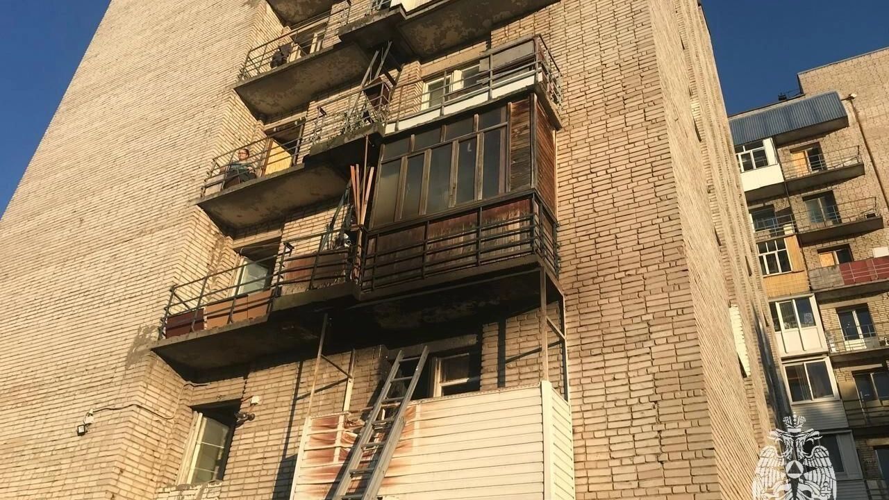 10 человек вывели из горящего дома в Ижевске