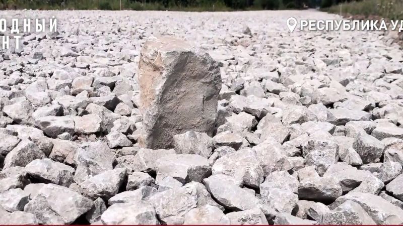 В Удмуртии обезопасили дорогу, отремонтированную из экономии гигантским щебнем