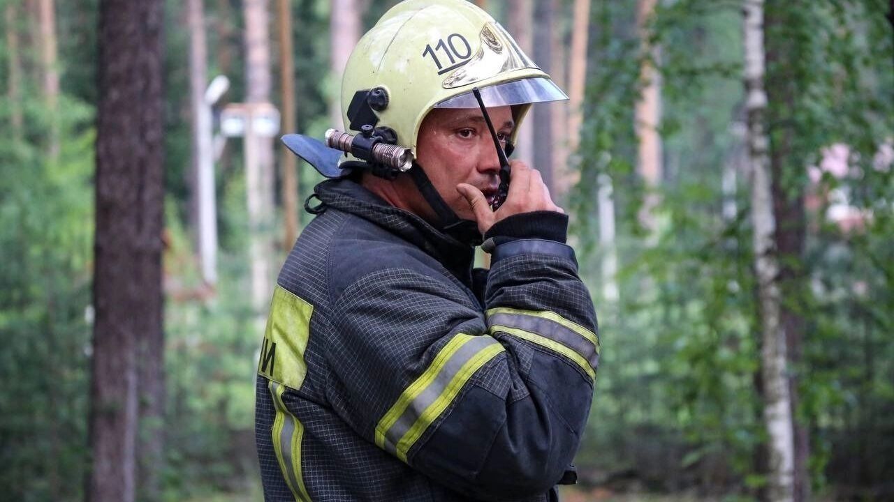 Путевая машина загорелась на одной из железнодорожных станций Прикамья