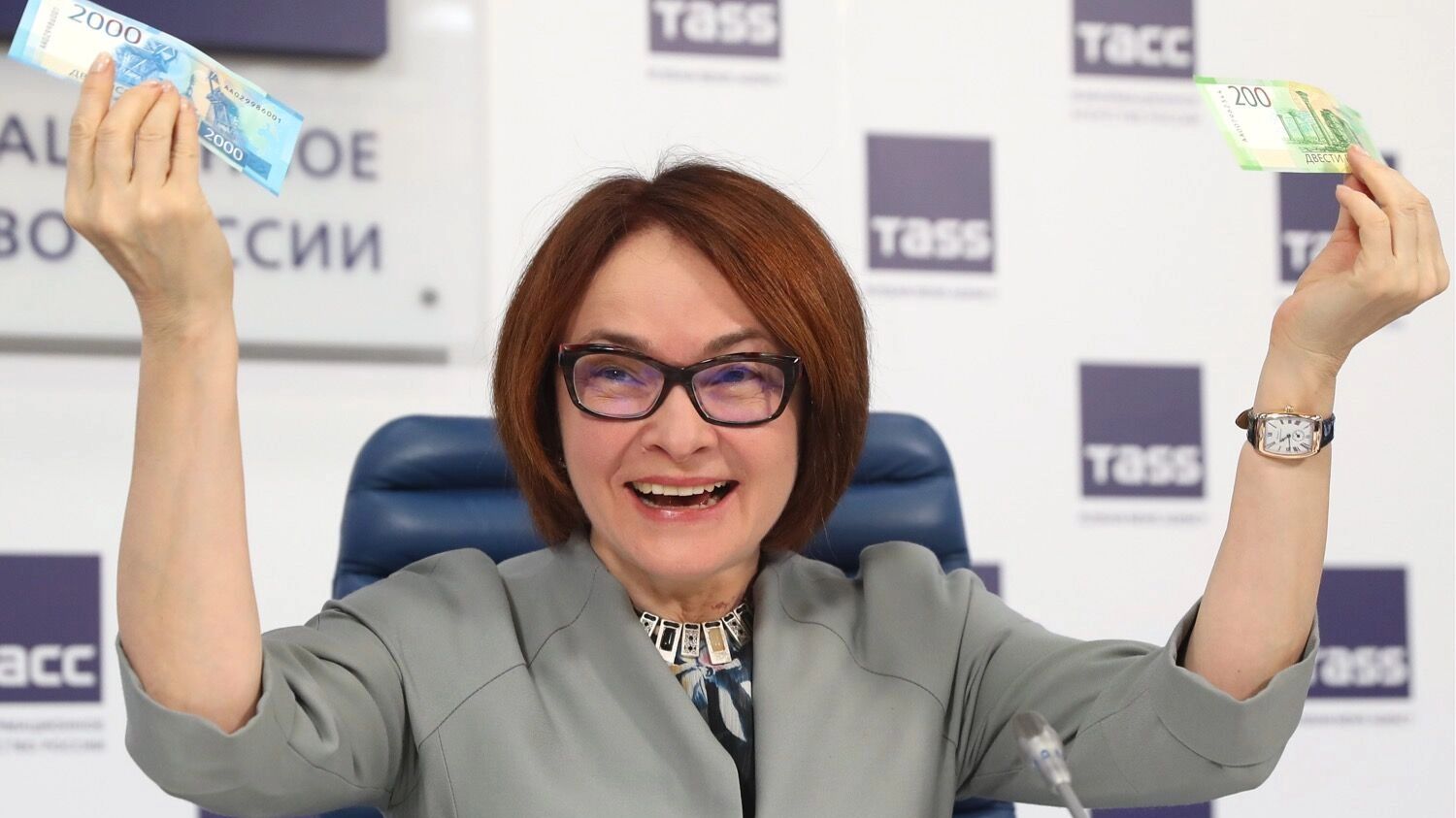 Годовой дефицит бюджета уже перевыполнен. Денег нет. Пра включать печатный станок?