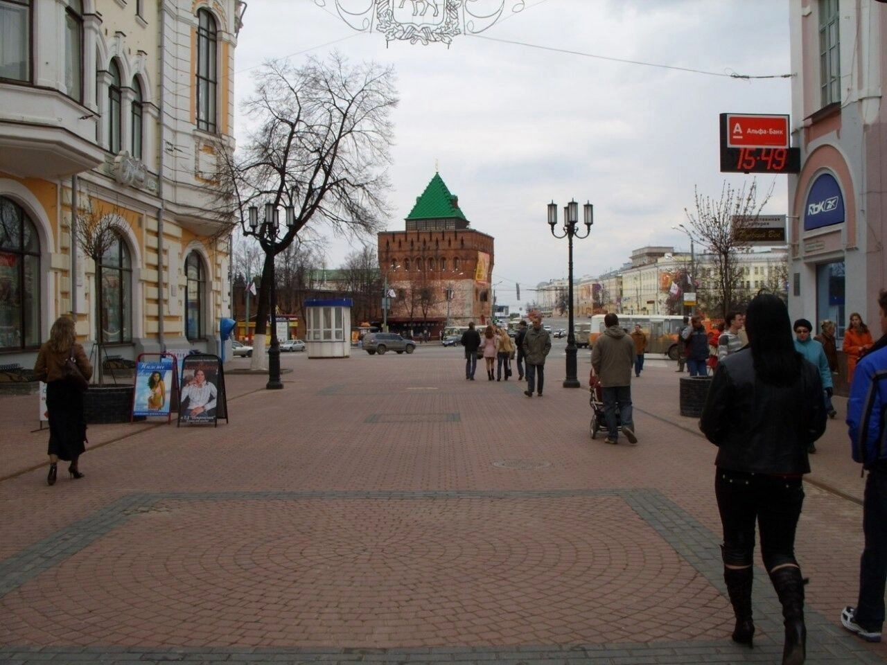 Красная брусчатка на Большой Покровской в Нижнем Новгороде