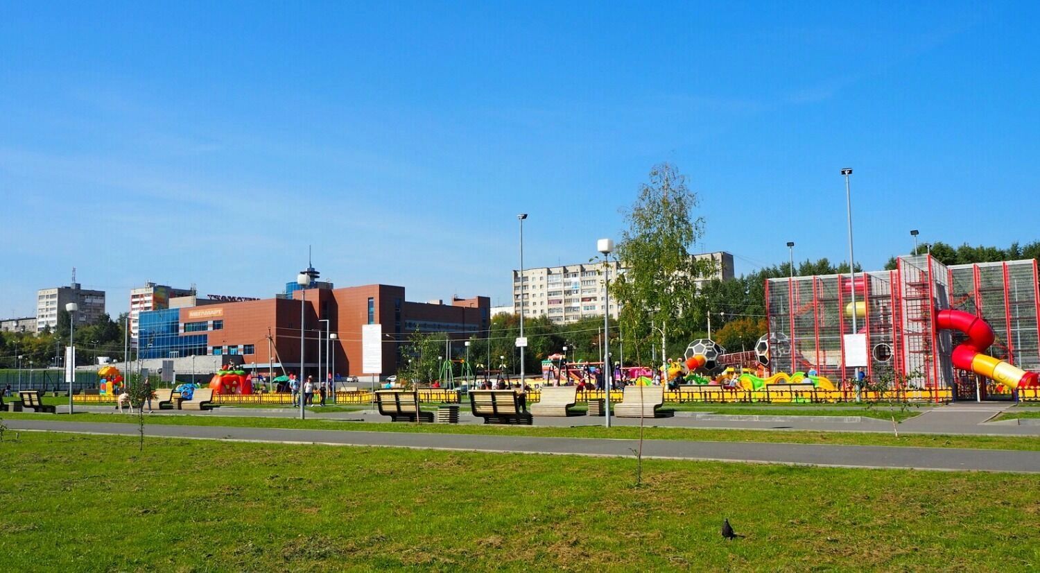 Детская площадка в парке "Народном" в Нижнем Тагиле