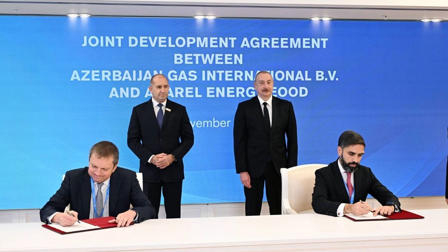 SOCAR подписывает соглашение о газовом сотрудничестве с Болгарией