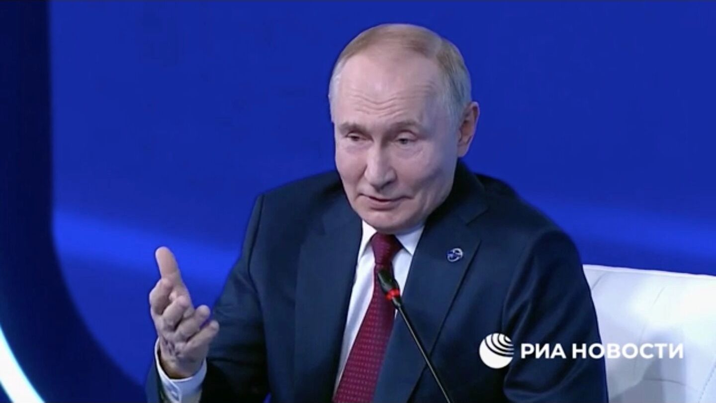 Кокошник как оберег: Россия обрела еще один скрепный символ. Теперь — для женщин