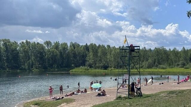 На фото: спасательная вышка на пляже