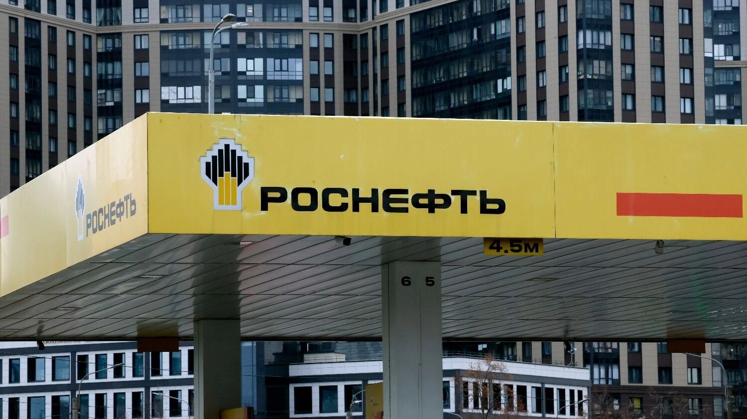 Кто купит российскую нефть? Как изменится мировой рынок после новых санкций США