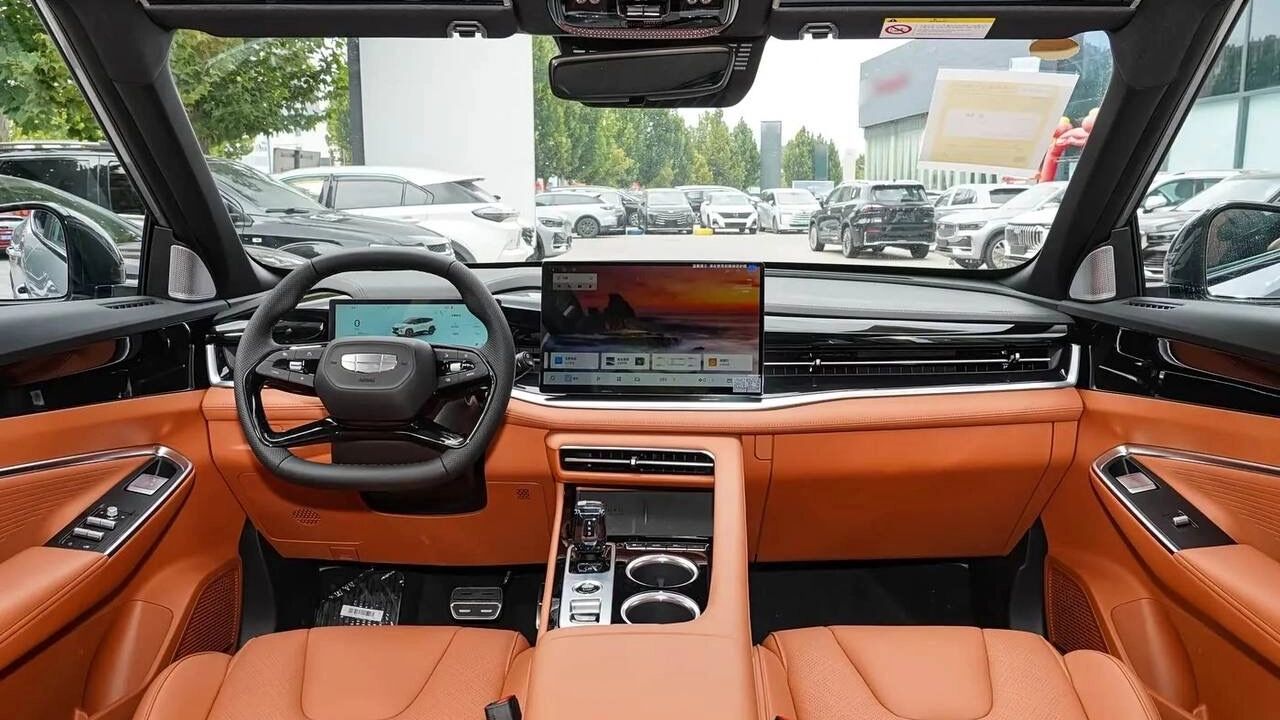 В Китае начались продажи модернизированного Geely Cityray, стоимость которого начинается от 875 тысяч рублей.