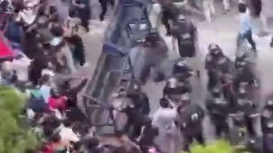 К чему может привести запрет соцсетей: правительство Непала бежит из страны