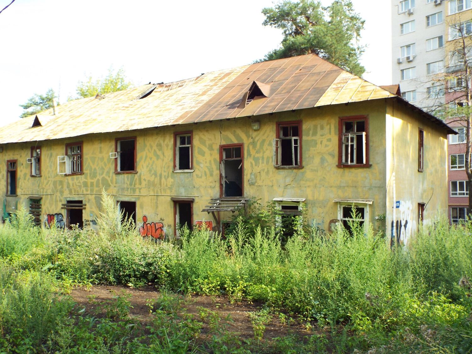 Заброшенные дома на Углова