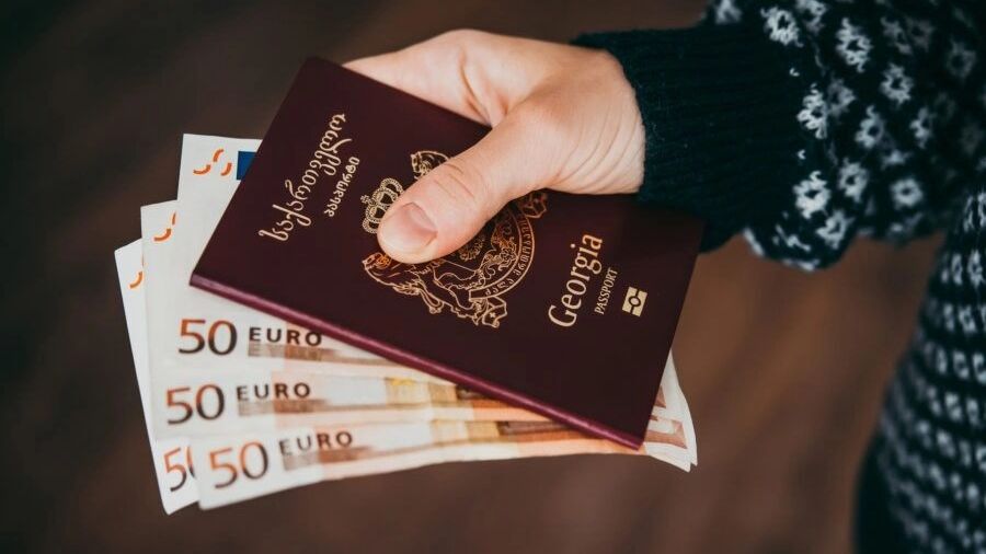 Дорогой ВНЖ, большие штрафы и запрет на въезд: Грузия усложнила пребывание россиян