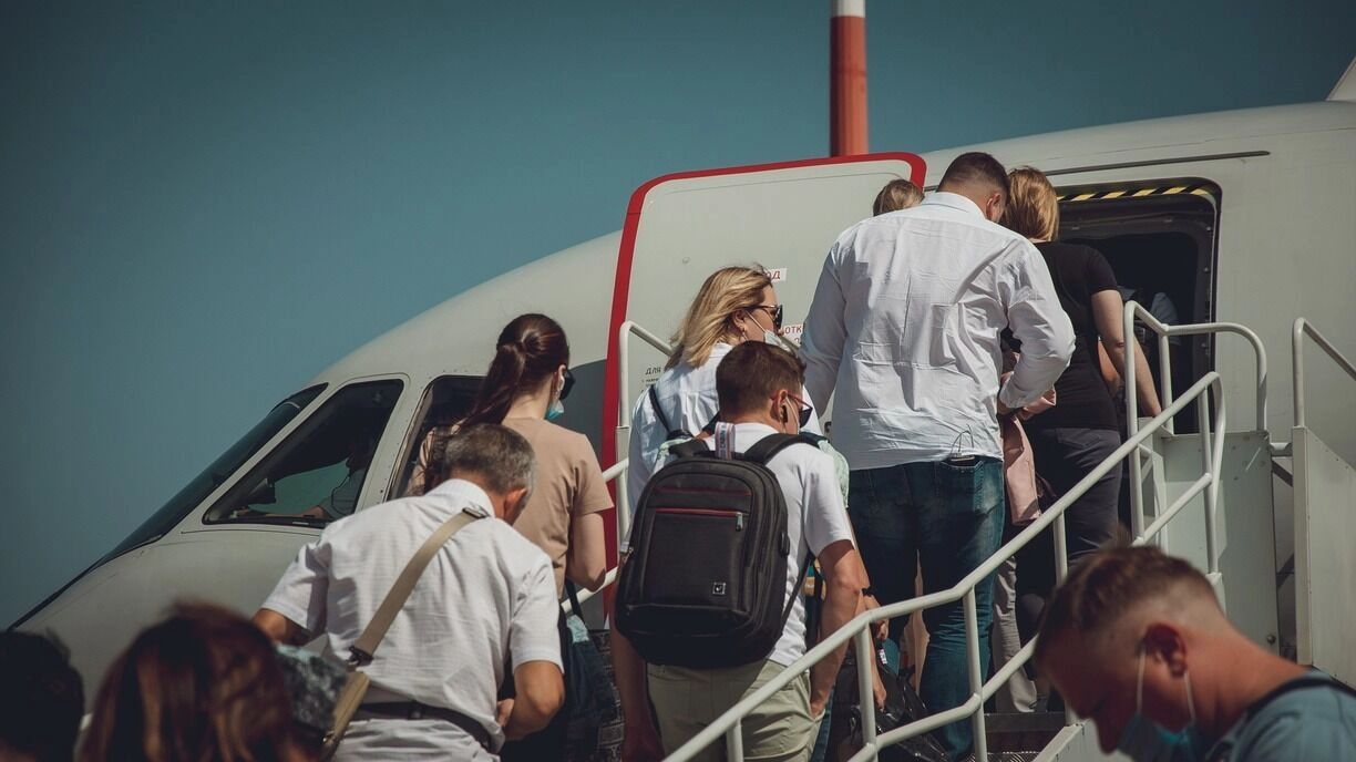 На&nbsp;фото: посадка пассажиров в&nbsp;самолет