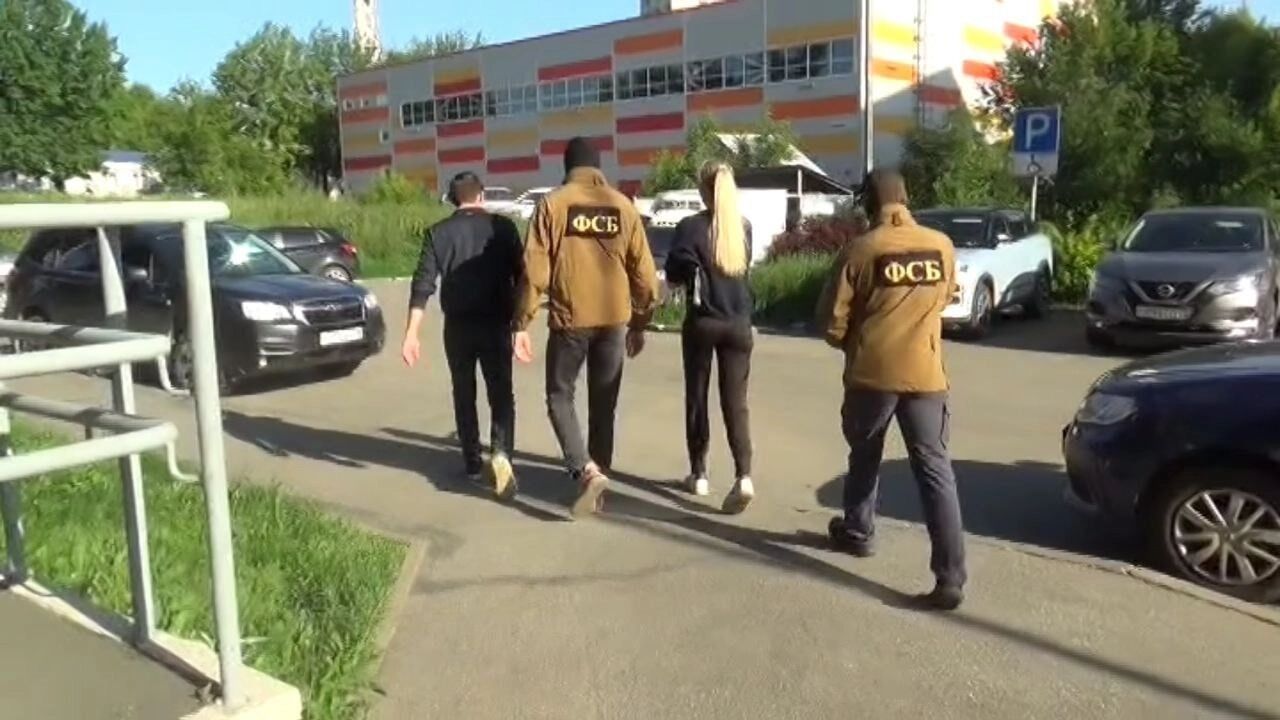 За взятку в крупном размере задержали экс-руководителя МТУ Росимущества в Удмуртской Республике и Кировской области