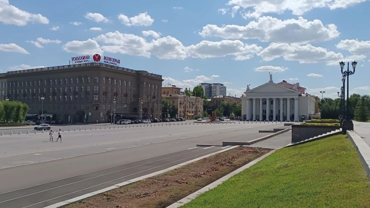 Площадь Павших Борцов превратили в пешеходную зону без пешеходов