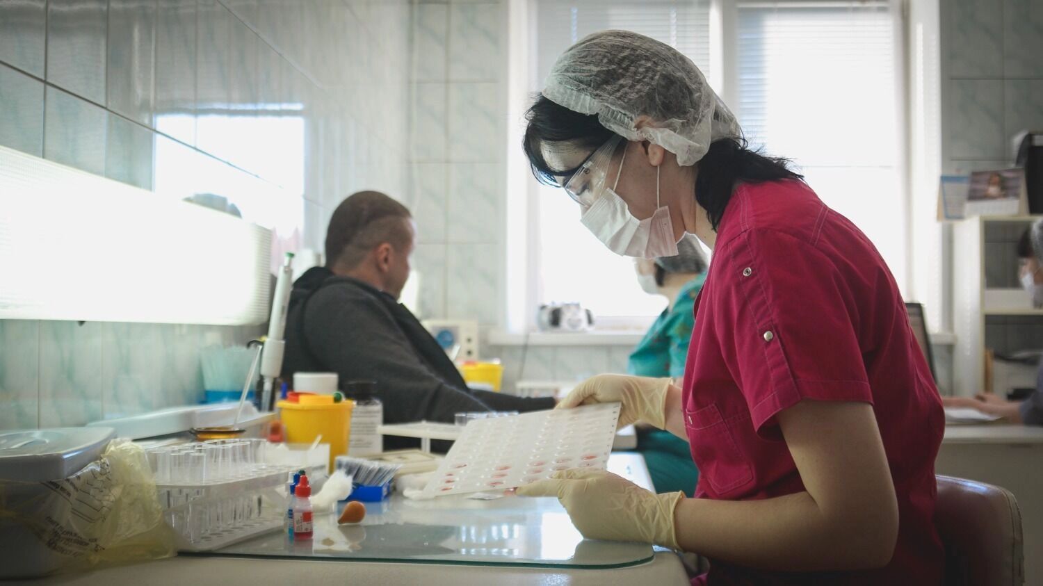 Врачи-рабы. К чему приведет закон об обязательной отработке медиков в ОМС после вуза