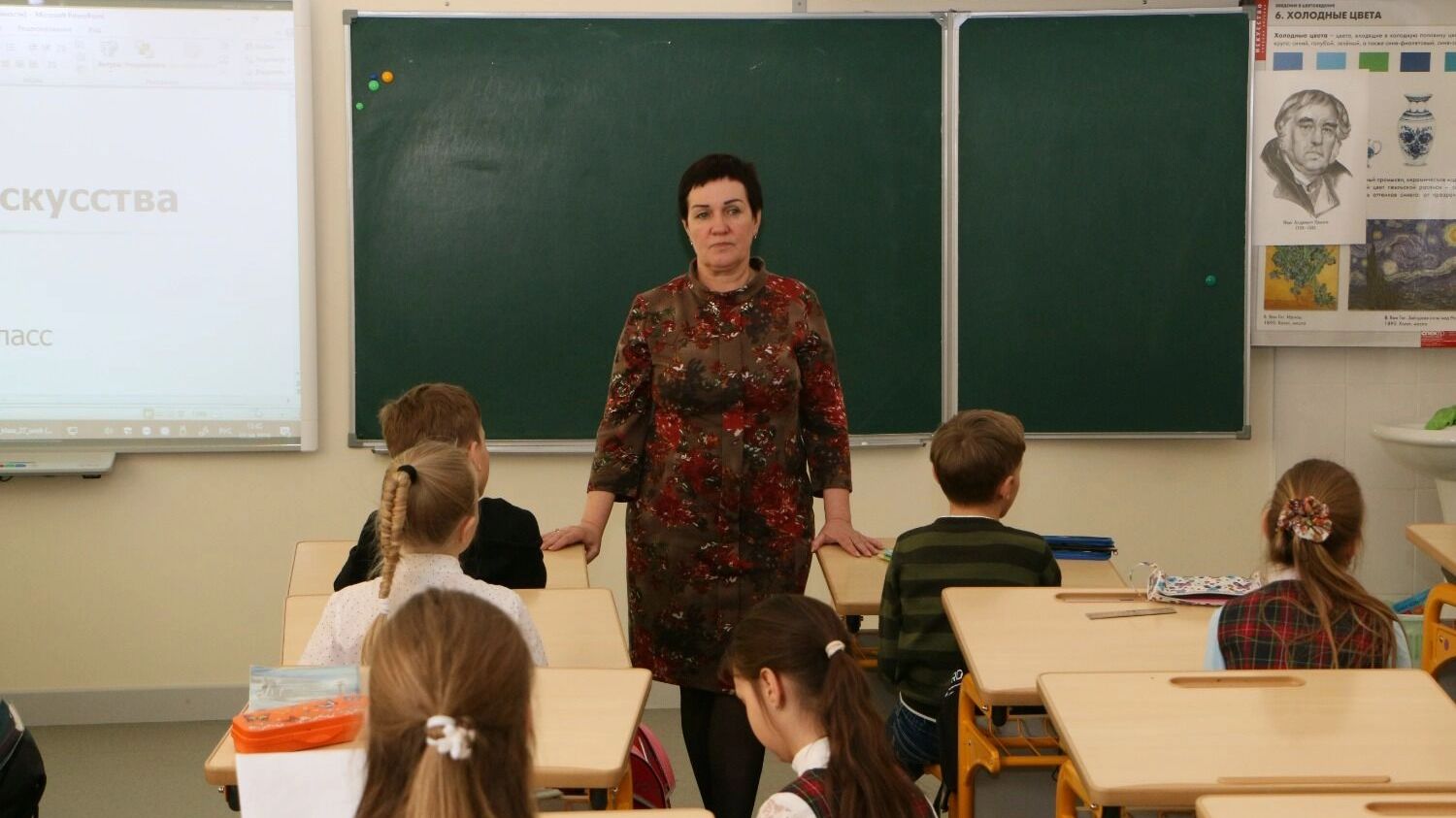 Учителя жалуются властям на зарплату