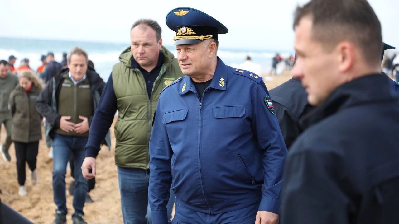 Вопрос дня: почему в Анапе и Темрюке выплыли 900 тонн мазута?