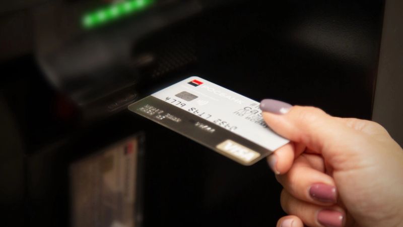 «Где-то перегнули палку»: в ЦБ признали массовую блокировку счетов россиян