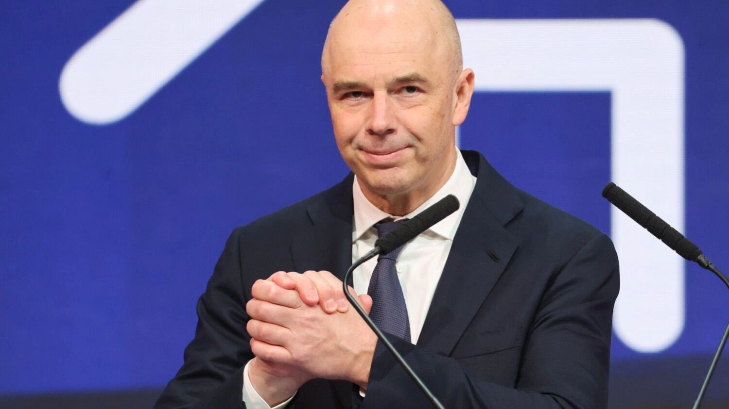 Министр финансов РФ Антон Силуанов радуется росту ненефтегазовых доходов, но эти доходы растут в том числе и за счет повышения налогов