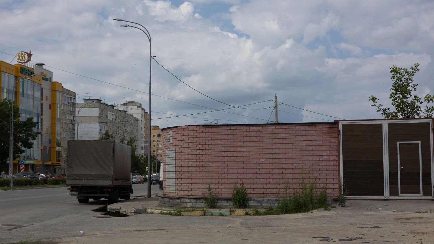 Первый выход из метро постоят в районе дома №50 на улице Станционная