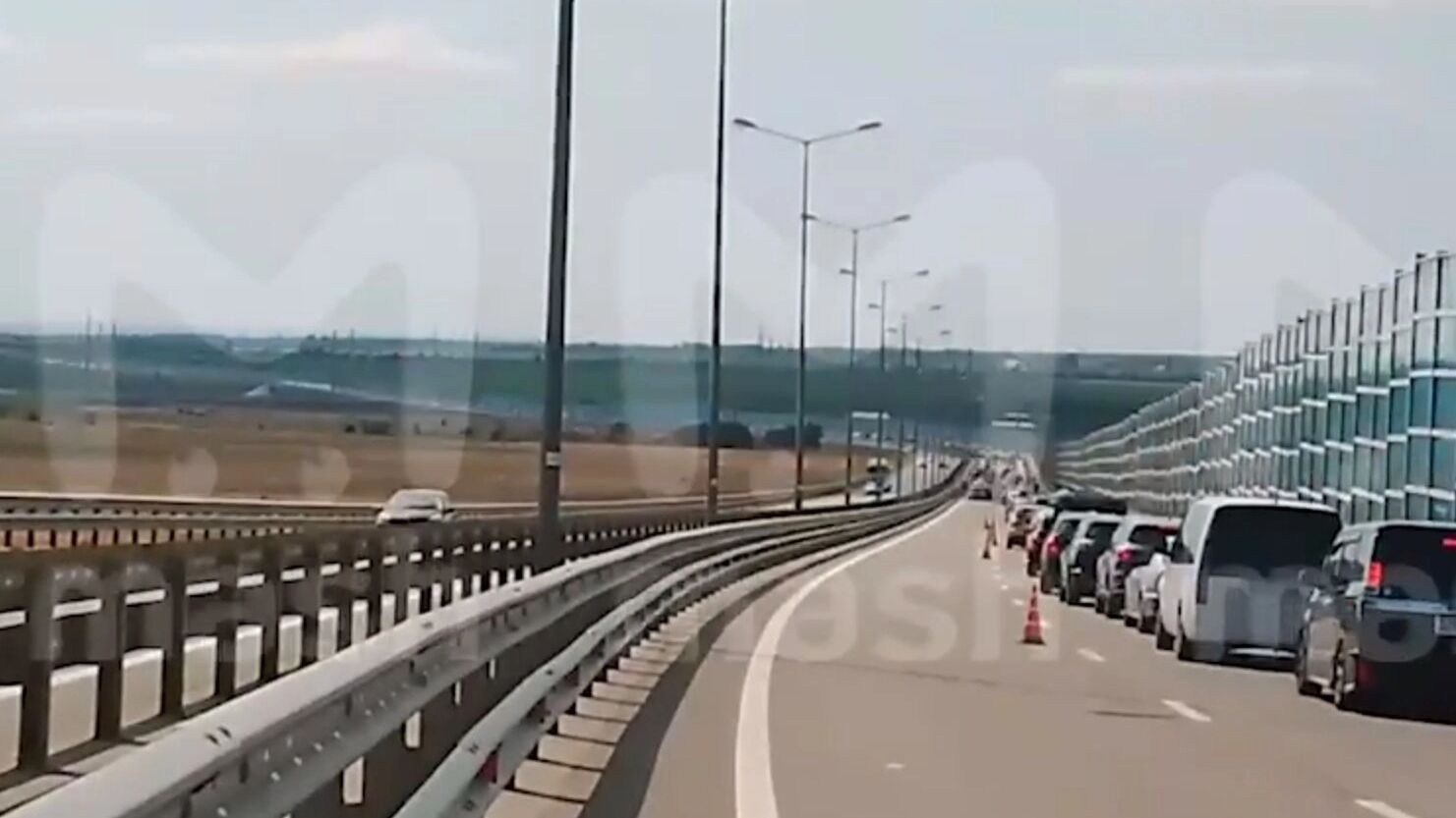 Очередь перед Крымским мостом