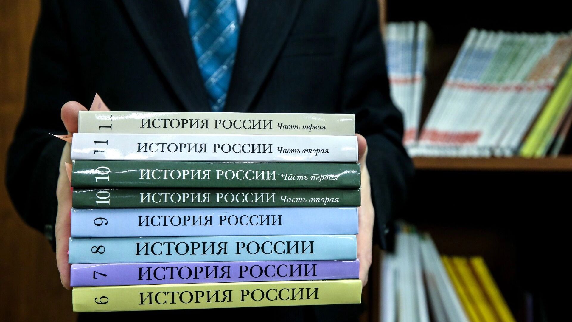 Российских учителей заново научат преподавать школьникам историю «по Мединскому»