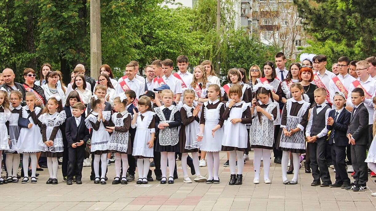 Сложно представить, чтобы советская форма снова могла стать повседневной в российских школах
