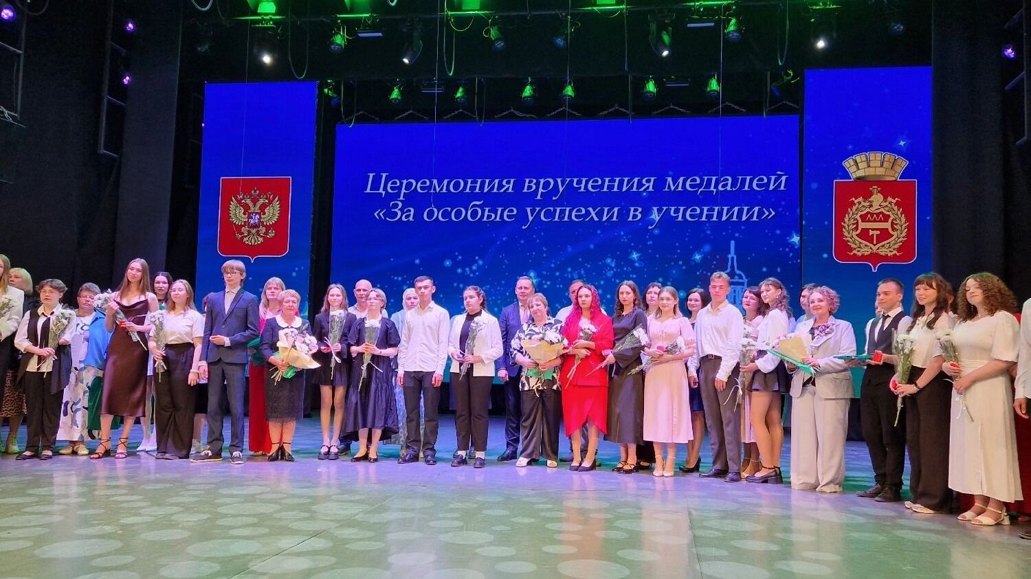 Церемония вручения медалей «За особые успехи в учении» в Нижнем Тагиле