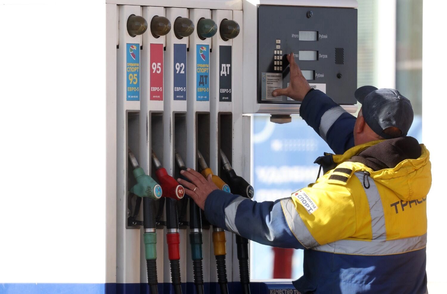 Минэнерго проиграло инфляции в рознице. Топливные цены на АЗС будут расти по-новому