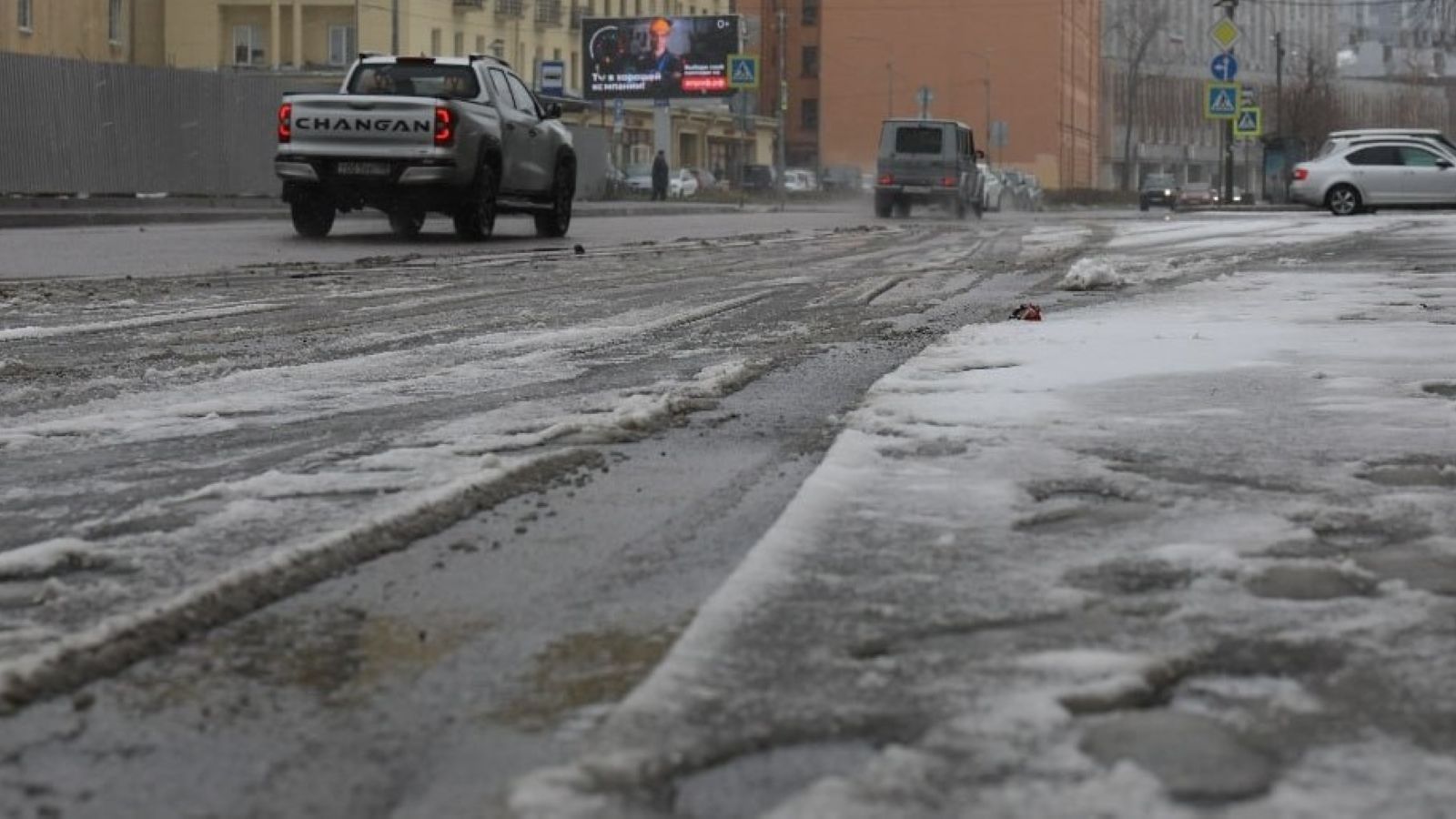 В Петербурге по-зимнему морозно, на дорогах — гололед В Петербурге по-зимнему морозно, на дорогах — гололед