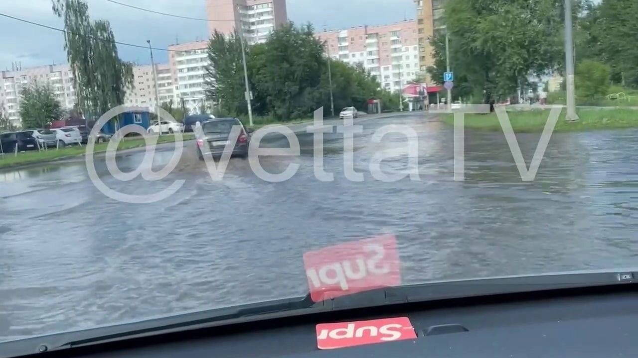 Власти Перми рассказали, в чем причина потопа на ул. Аркадия Гайдара