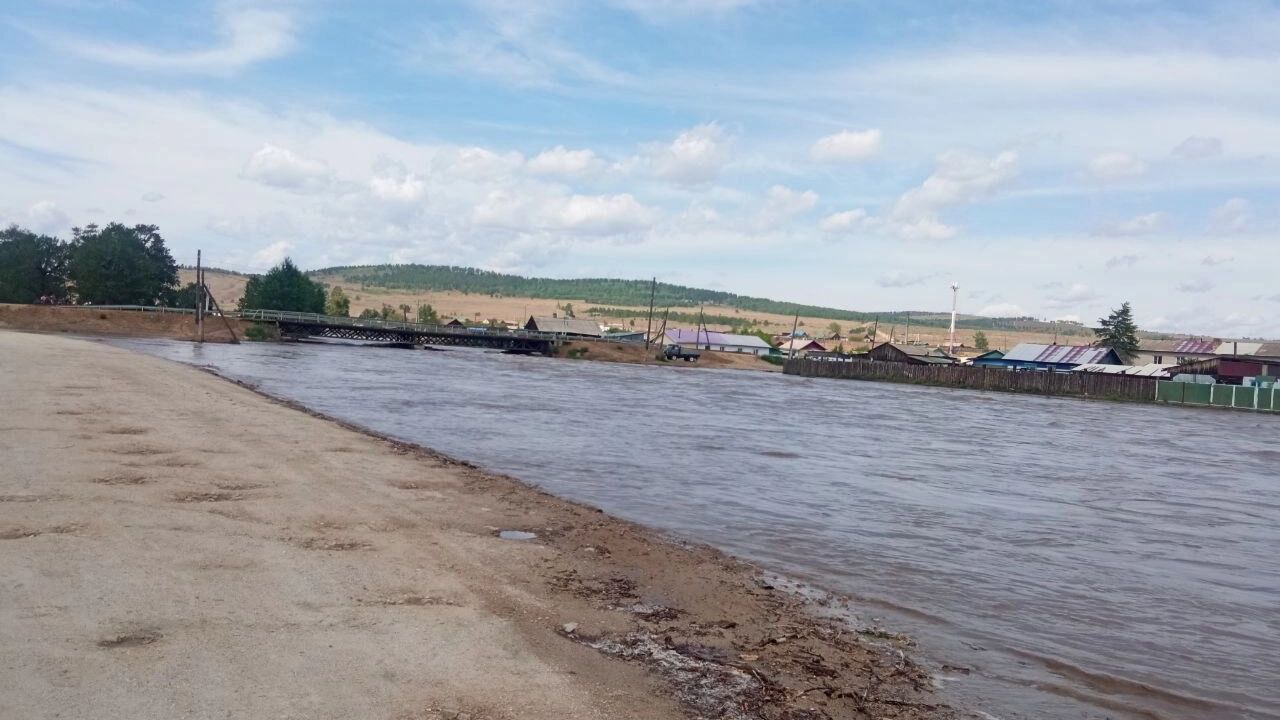 Residents of Urulga showed a flood in the village