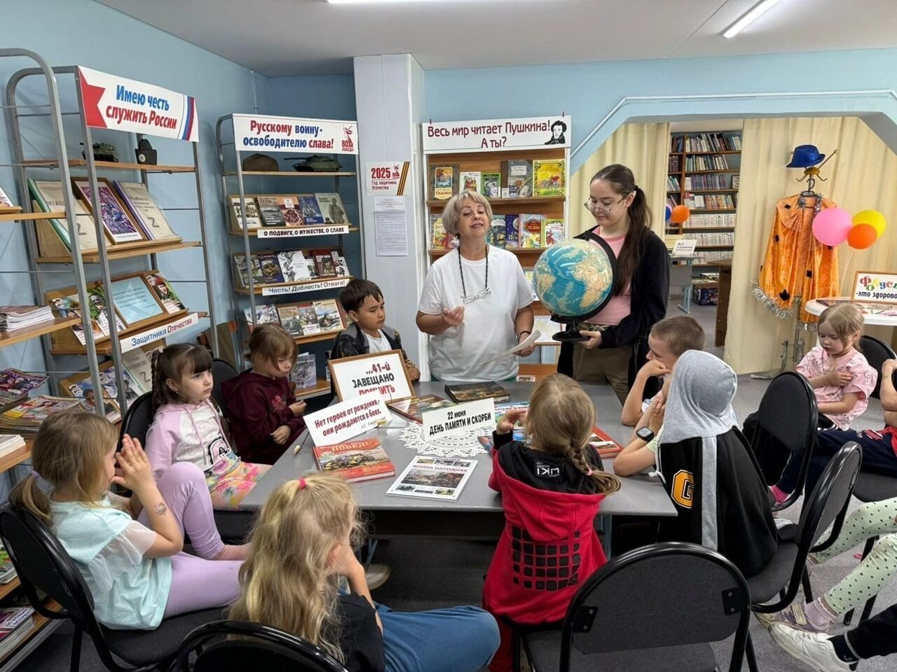 В комплект также вошла специальная подборка книг о Великой Отечественной войне, приуроченная к 80-летию Победы