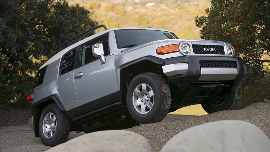 Новый FJ Cruiser — как «Тойота» сделала свою «Ниву»