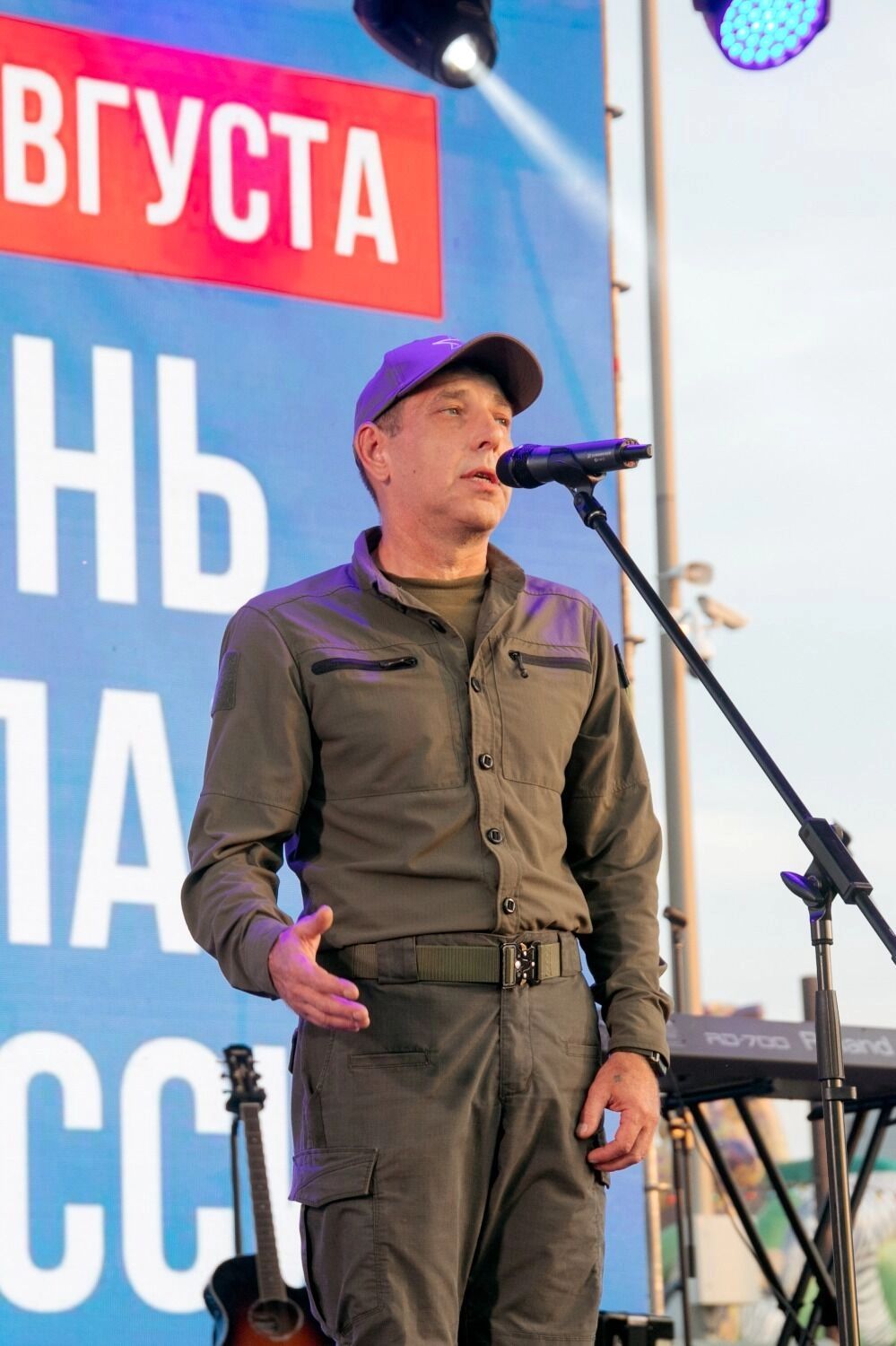 После официальной части горожан ждал незабываемый концерт популярной арт-группы «Хор Турецкого». 