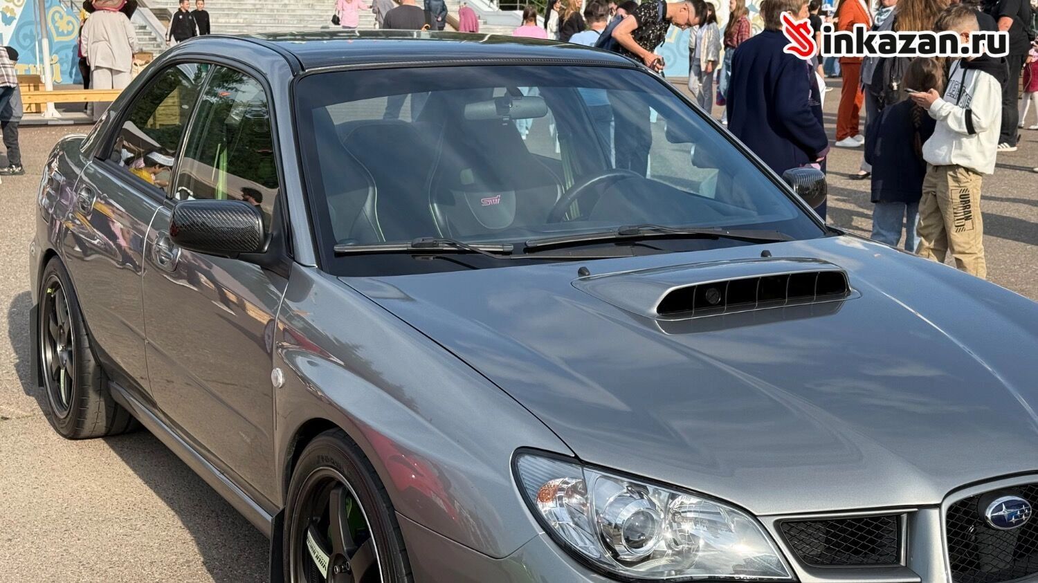 Выставка гоночных автомобилей